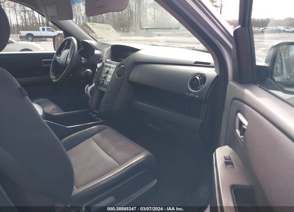 2011 HONDA PILOT LX VIN: 5FNYF4H26BB021423