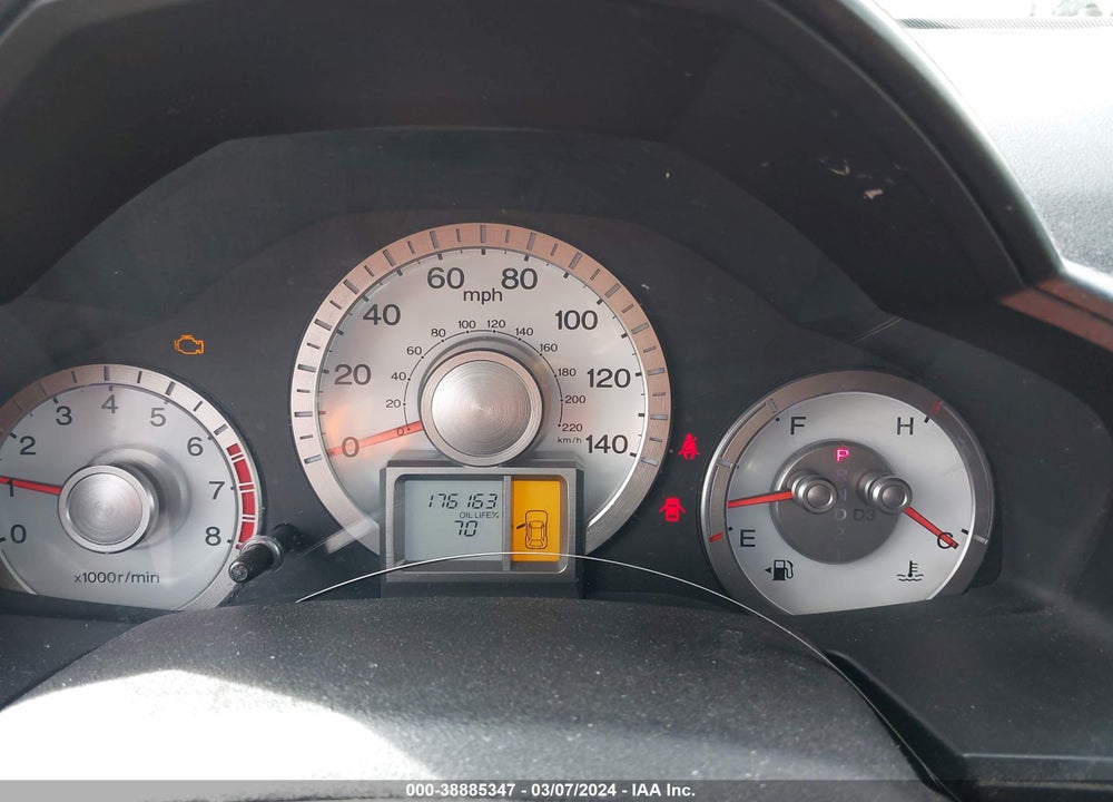 2011 HONDA PILOT LX VIN: 5FNYF4H26BB021423