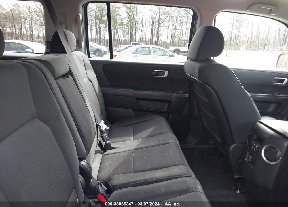 2011 HONDA PILOT LX VIN: 5FNYF4H26BB021423