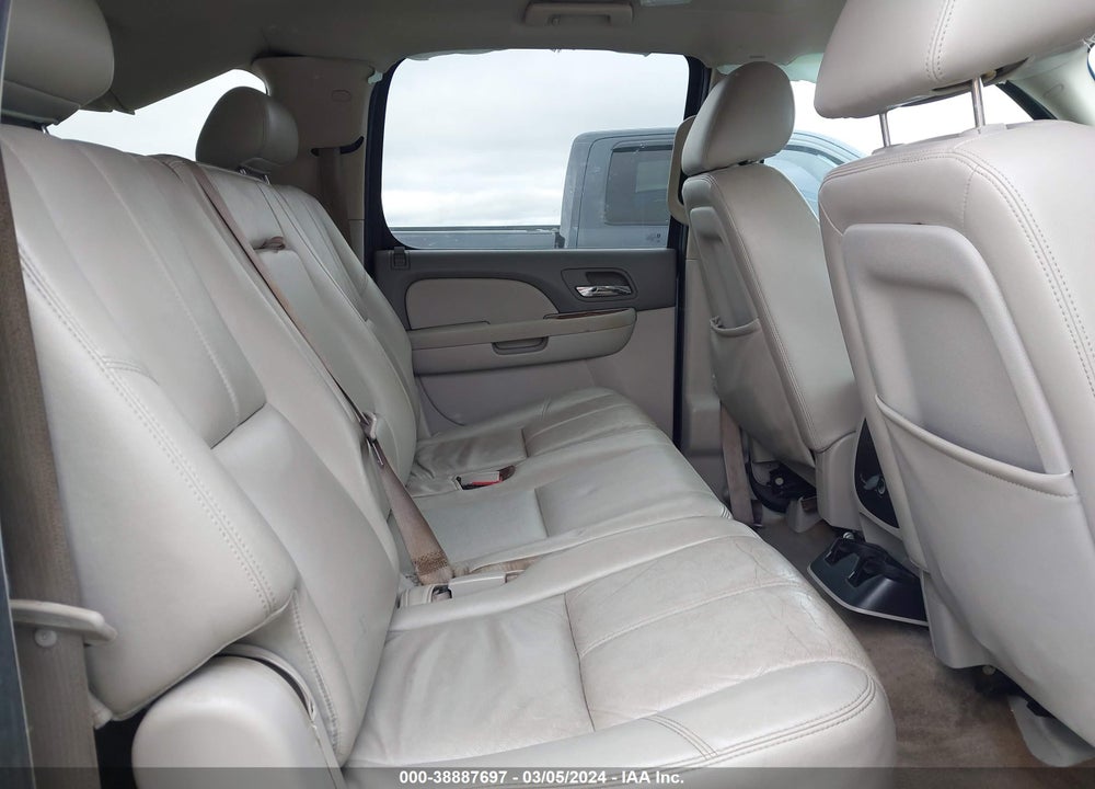 2010 CHEVROLET SUBURBAN 1500 LT1 VIN: 1GNUCJE07AR198989