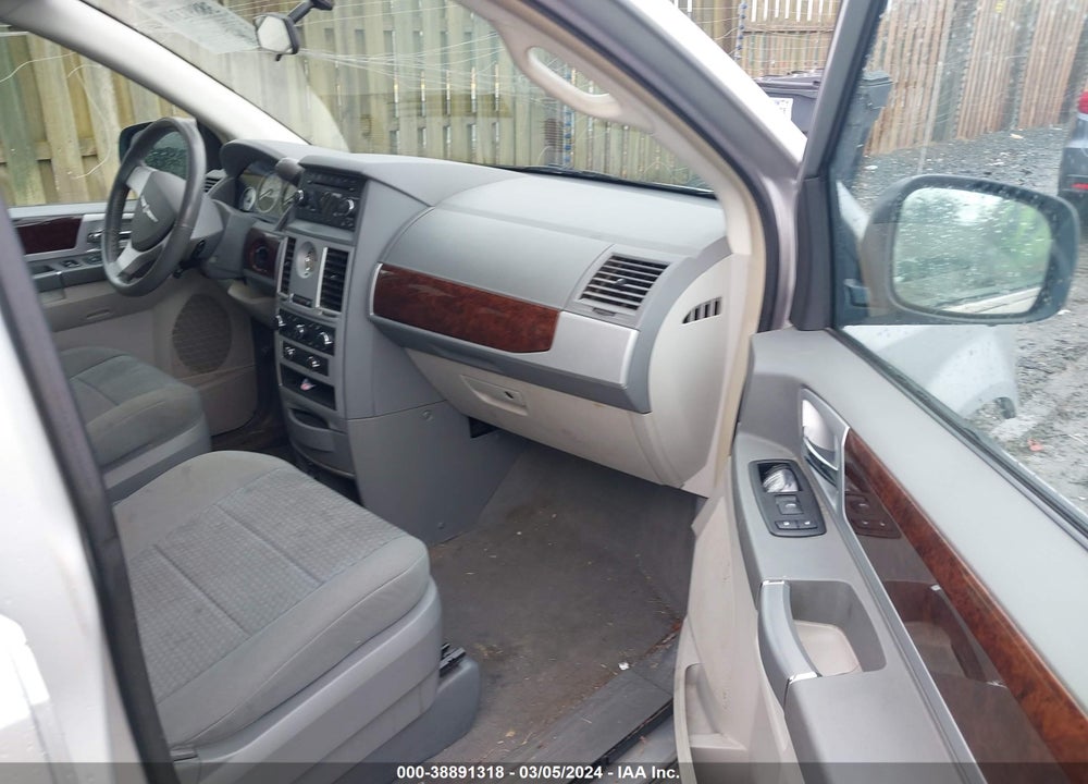 2010 CHRYSLER TOWN & COUNTRY TOURING VIN: 2A4RR5D18AR304367