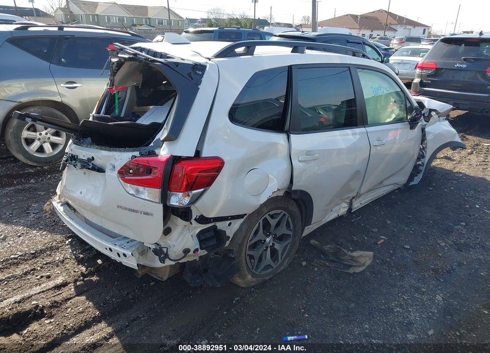 2022 SUBARU FORESTER PREMIUM VIN: JF2SKADC9NH447319