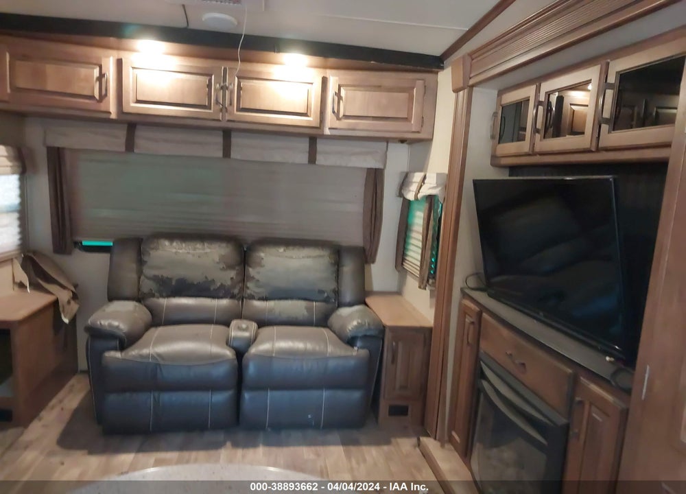 2016 GRAND DESIGN 303RLS VIN: 573FR3324G3303329