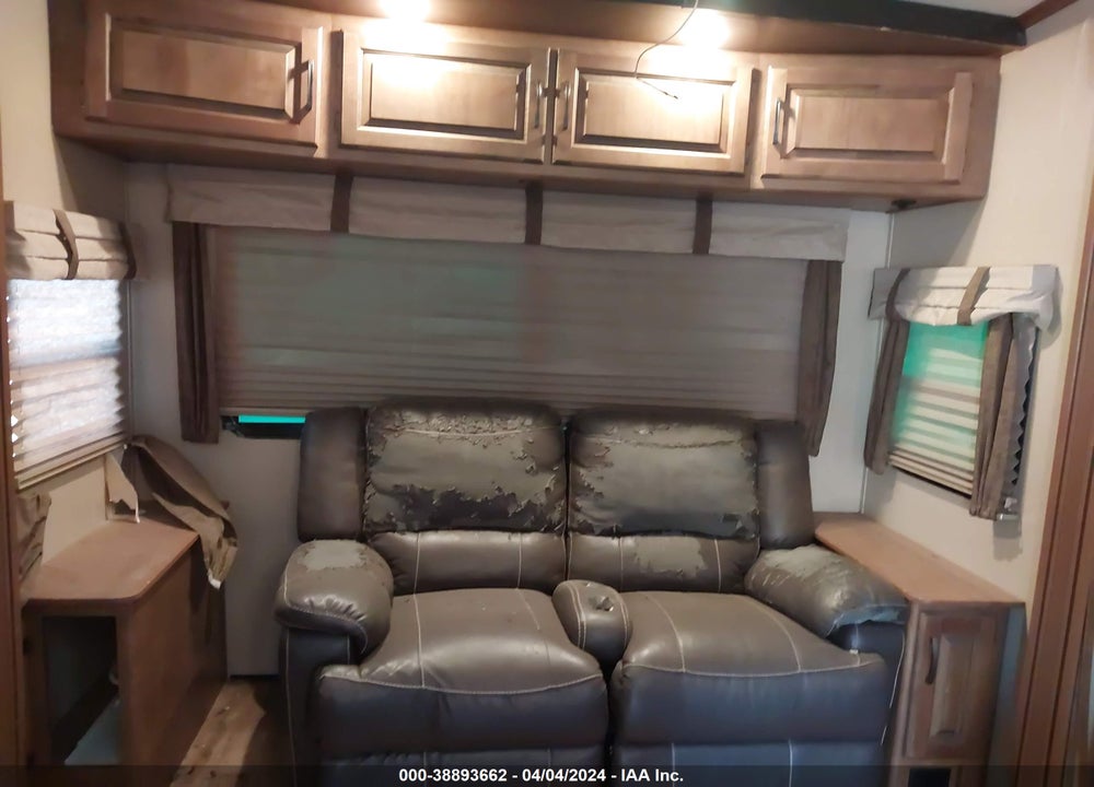 2016 GRAND DESIGN 303RLS VIN: 573FR3324G3303329