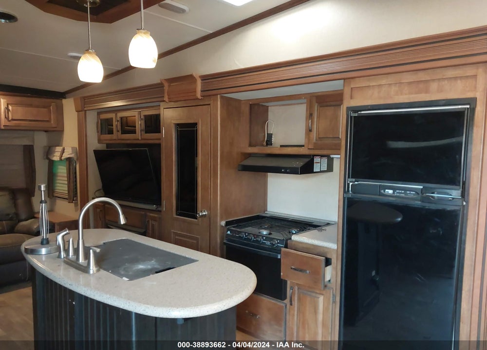 2016 GRAND DESIGN 303RLS VIN: 573FR3324G3303329