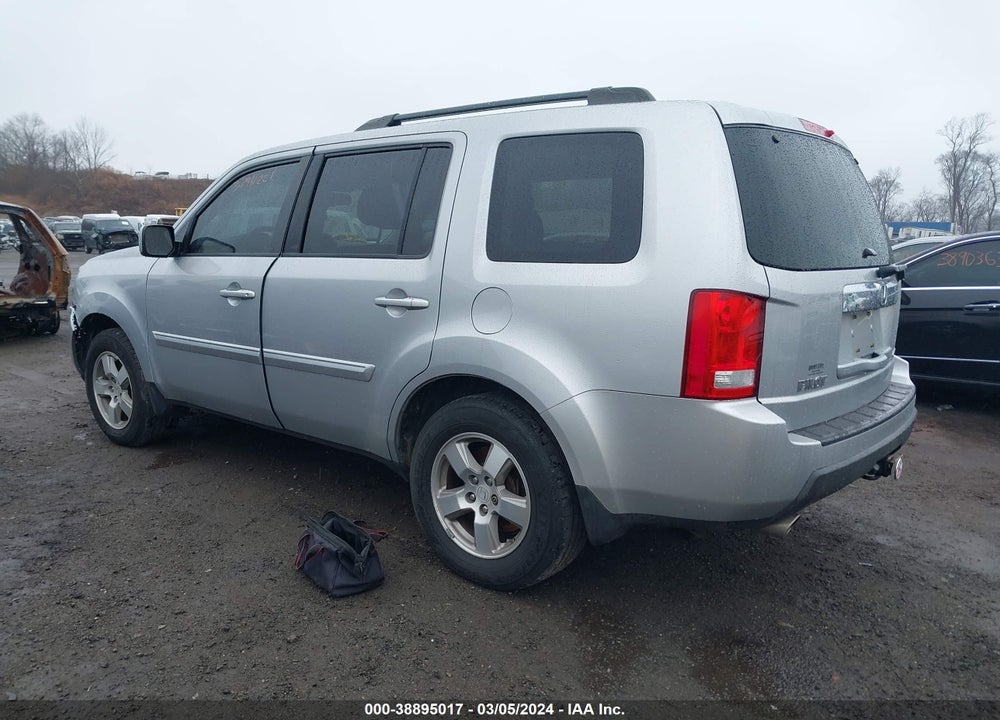 2011 HONDA PILOT VIN: 5FNYF4H74BB102660