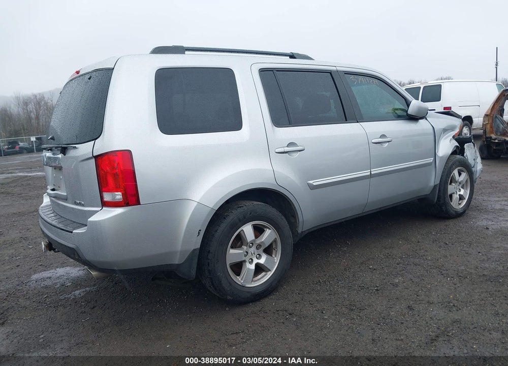 2011 HONDA PILOT VIN: 5FNYF4H74BB102660
