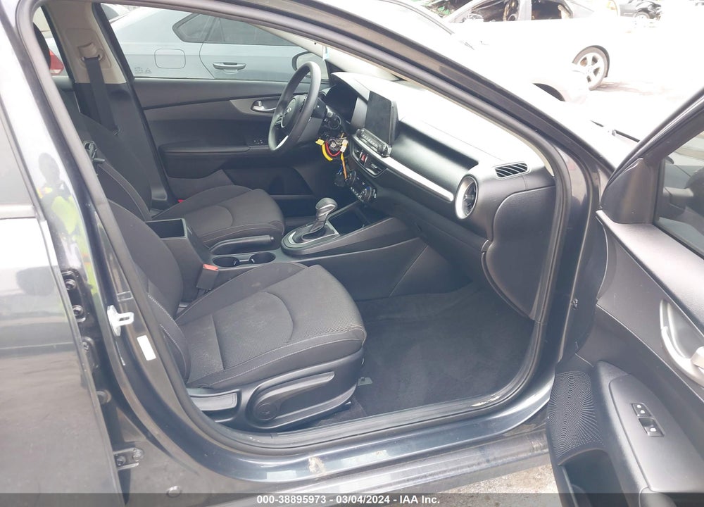 2019 KIA FORTE LXS VIN: 3KPF24AD4KE080992