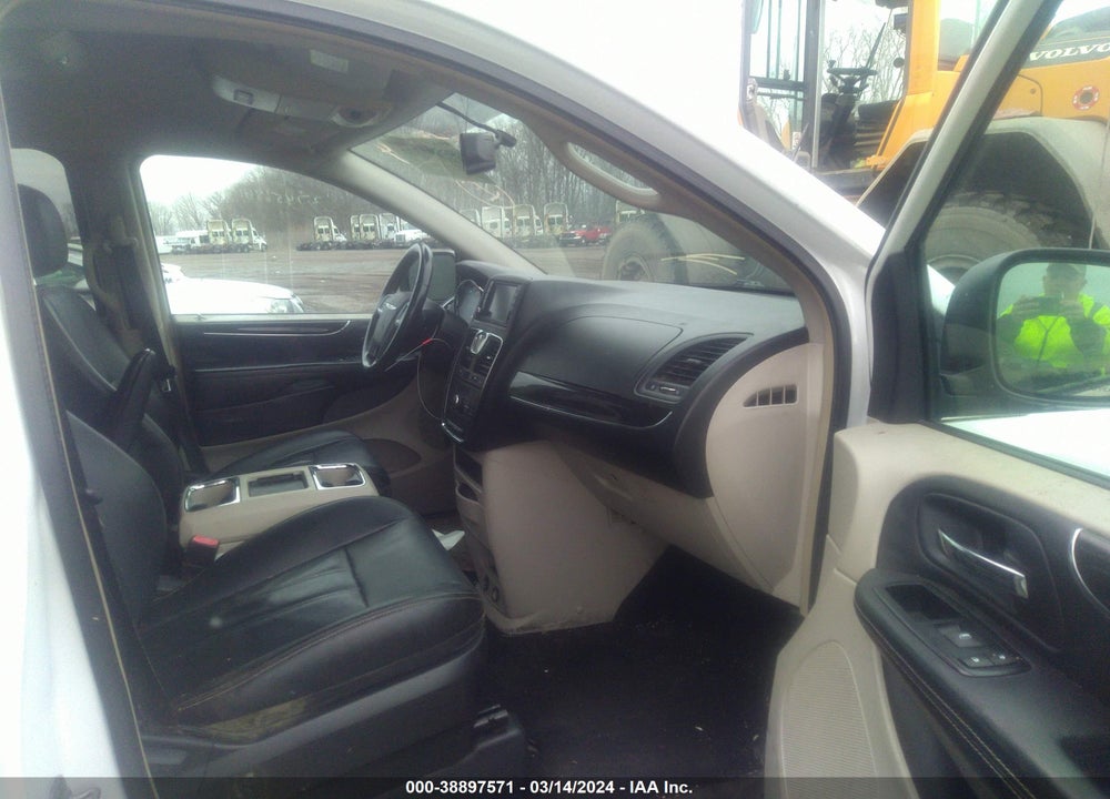 2014 CHRYSLER TOWN & COUNTRY TOURING VIN: 2C4RC1BG5ER158555