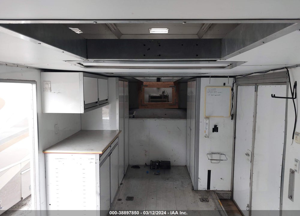 2002 UNITED EXPRESS LINE INC --- VIN: 48BGE48232C062370
