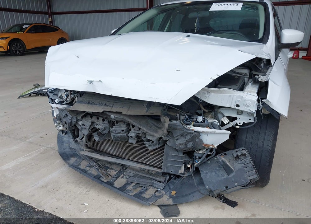2018 FORD FOCUS SE VIN: 1FADP3K29JL261131