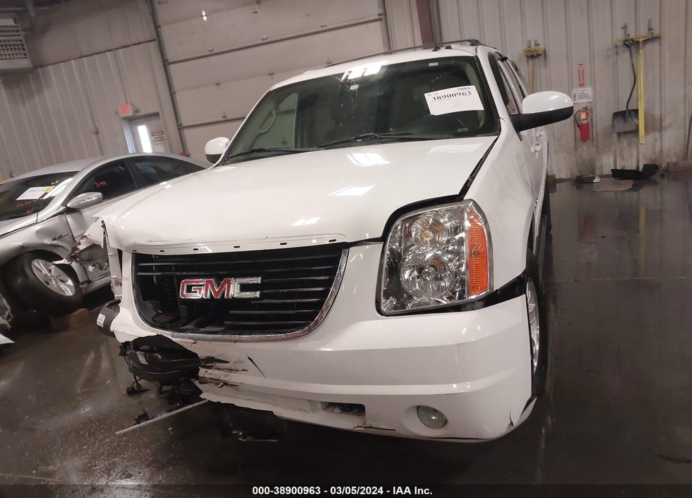 2011 GMC YUKON XL 1500 SLT VIN: 1GKS2KE35BR189295
