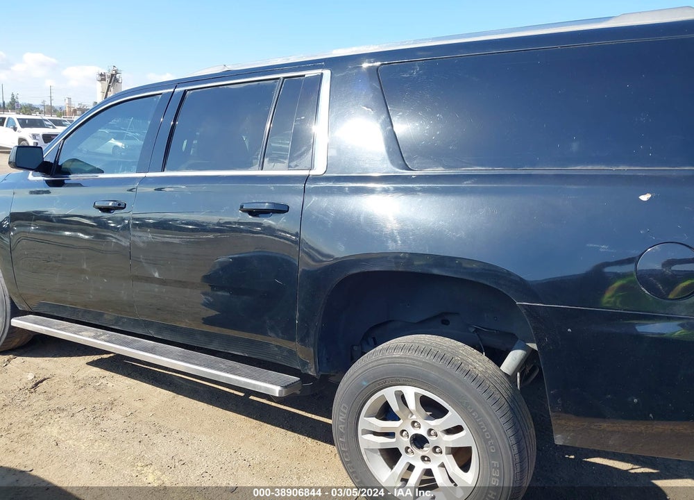 2017 CHEVROLET SUBURBAN LT VIN: 1GNSCHKC3HR221774