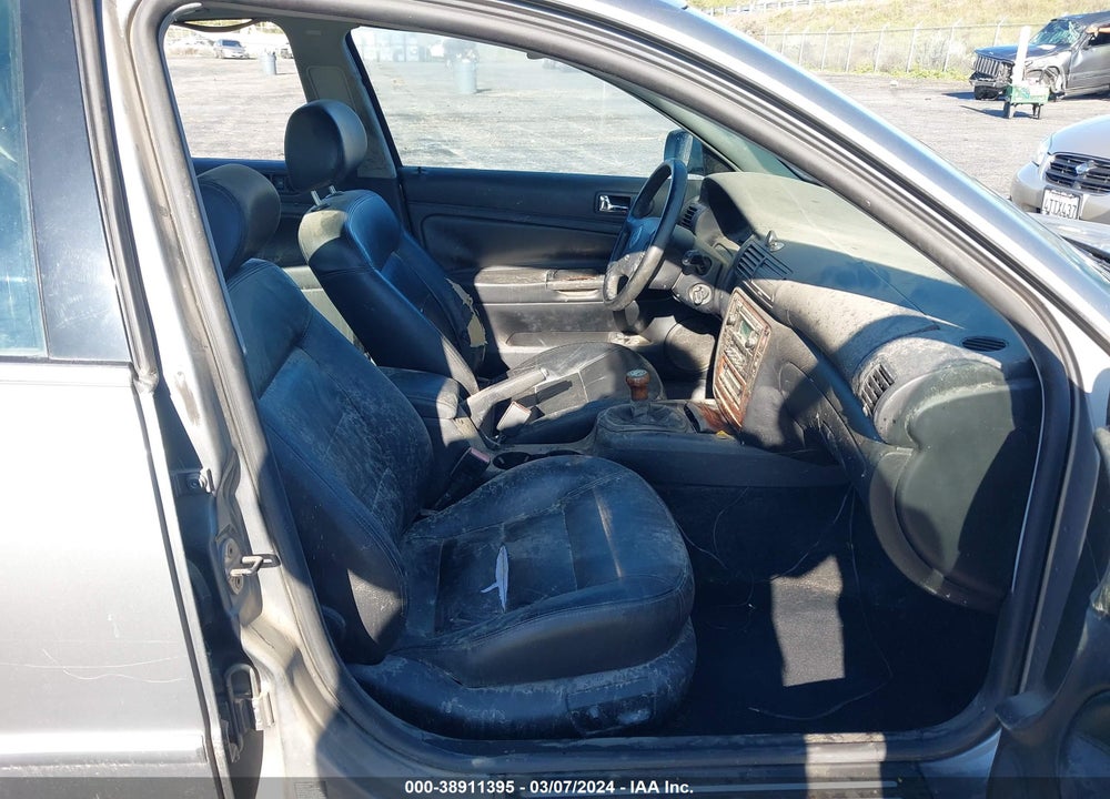 2003 VOLKSWAGEN PASSAT GLX VIN: WVWRH63B33P436188