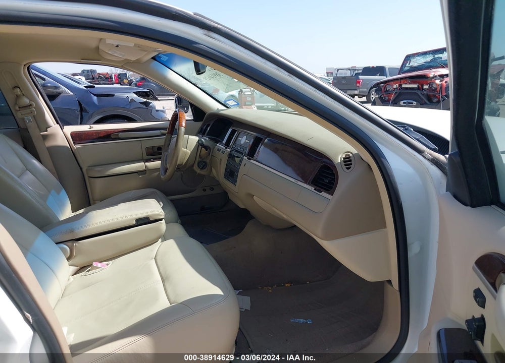 2009 LINCOLN TOWN CAR SIGNATURE LIMITED VIN: 2LNHM82V99X629491