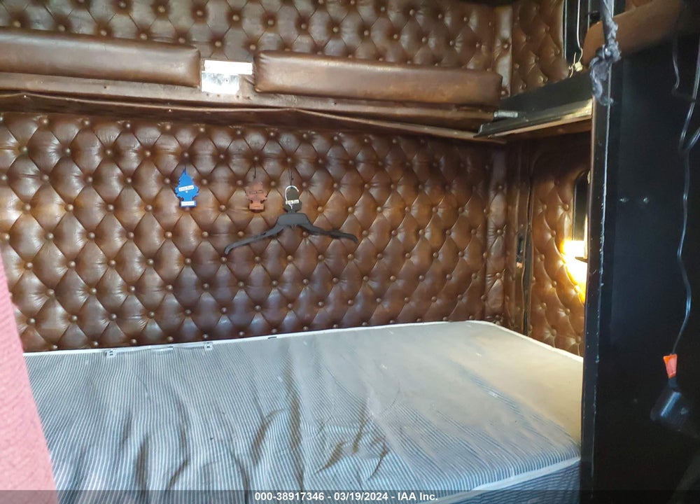 1990 KENWORTH W900 W900 VIN: 2XKWDB9X0LM555651
