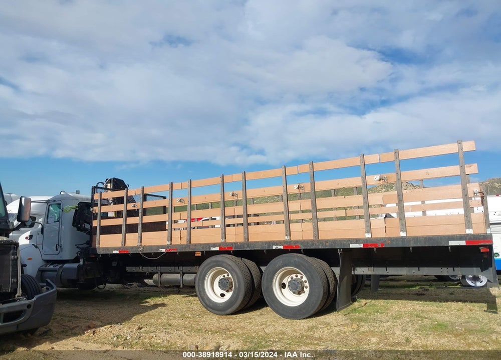2014 PETERBILT 348 VIN: 2NP3LJ9X3EM232671