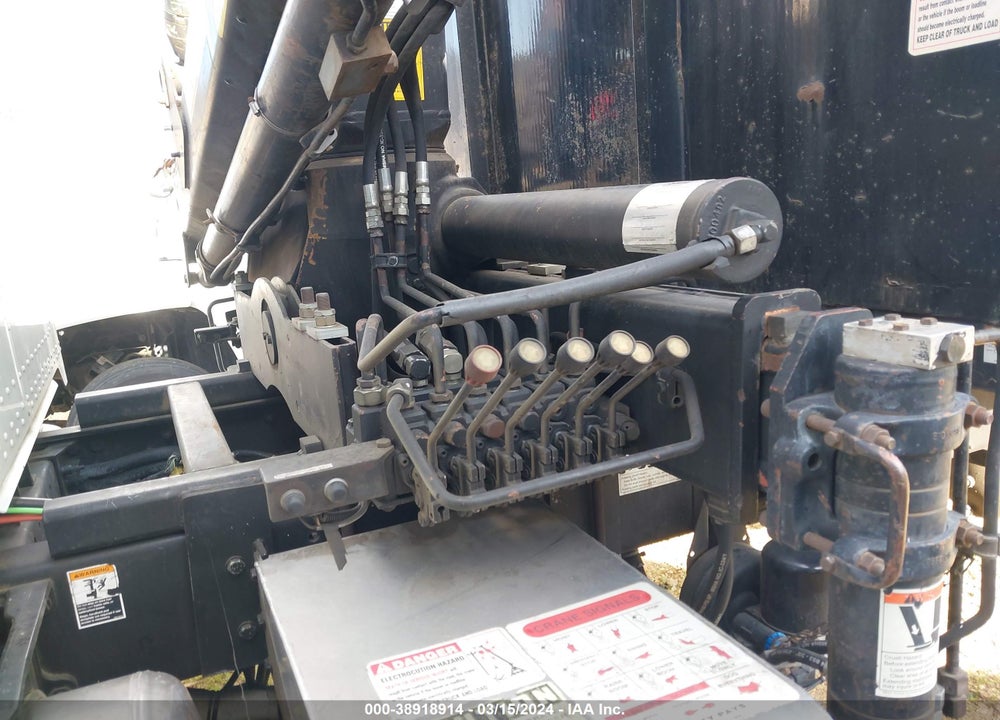 2014 PETERBILT 348 VIN: 2NP3LJ9X3EM232671