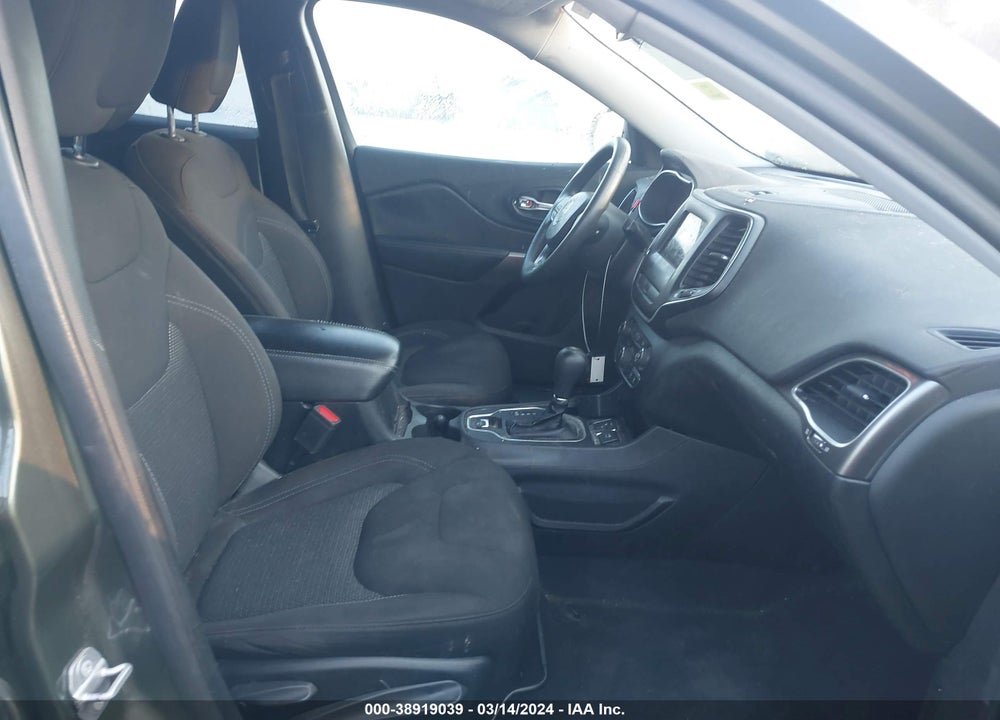 2019 JEEP CHEROKEE LATITUDE FWD VIN: 1C4PJLCB8KD357710
