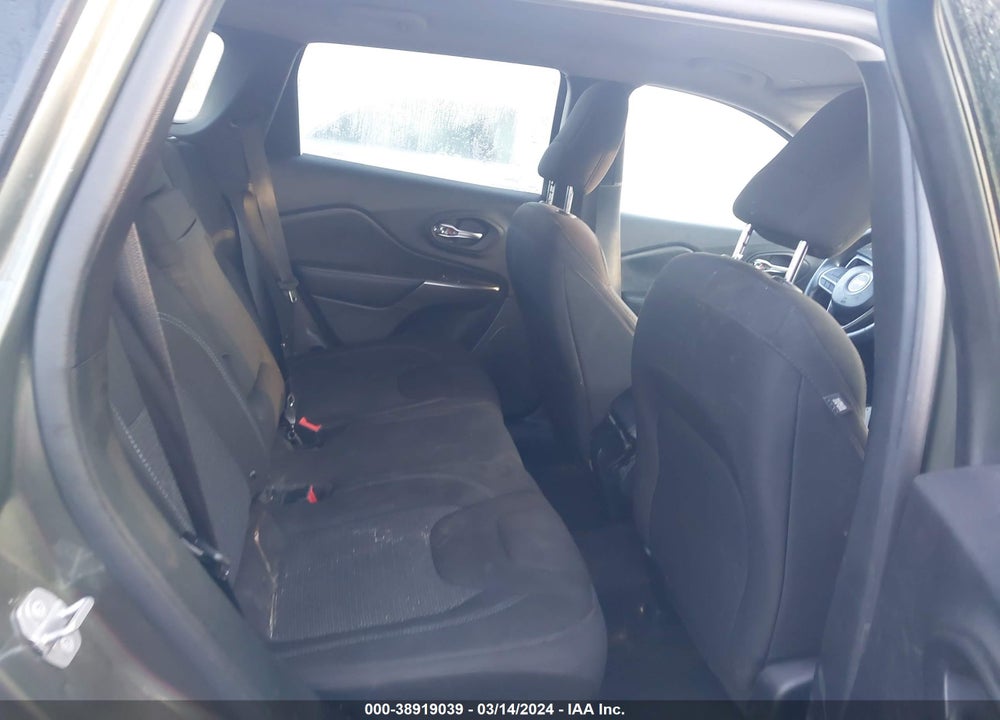 2019 JEEP CHEROKEE LATITUDE FWD VIN: 1C4PJLCB8KD357710