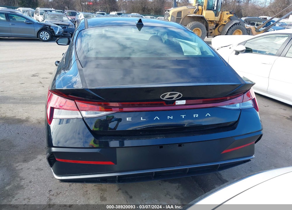 2024 HYUNDAI ELANTRA SEL VIN: KMHLS4DG1RU676500