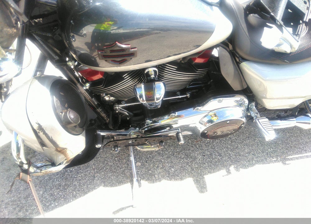 2019 HARLEY-DAVIDSON FLHXSE VIN: 1HD1PXL11KB960690