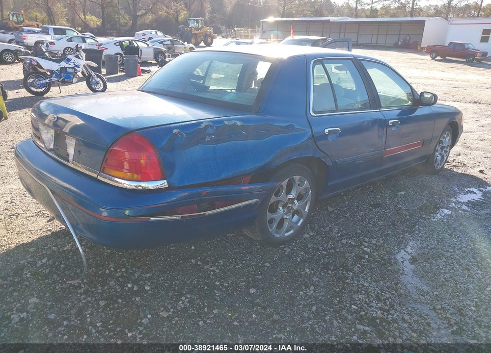 2000 FORD CROWN VICTORIA LX VIN: 2FAFP74W5YX132641