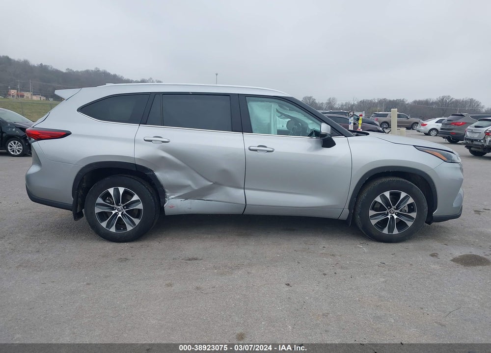 2022 TOYOTA HIGHLANDER XLE VIN: 5TDGZRBH3NS162527