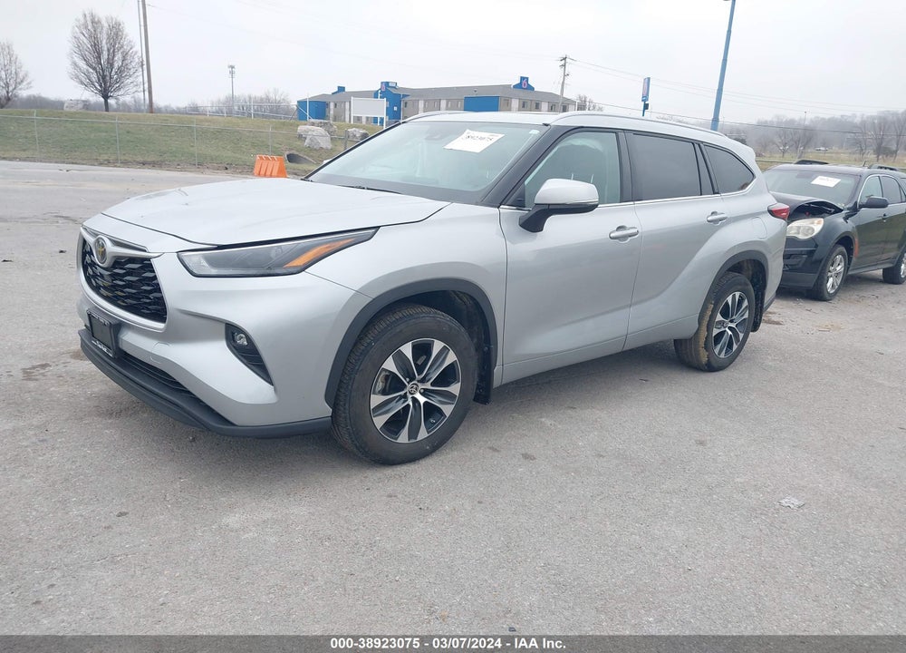 2022 TOYOTA HIGHLANDER XLE VIN: 5TDGZRBH3NS162527