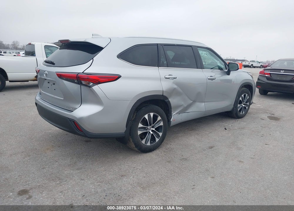 2022 TOYOTA HIGHLANDER XLE VIN: 5TDGZRBH3NS162527