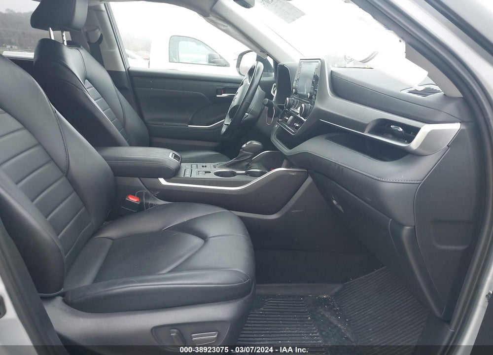 2022 TOYOTA HIGHLANDER XLE VIN: 5TDGZRBH3NS162527