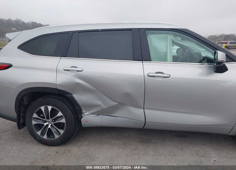 2022 TOYOTA HIGHLANDER XLE VIN: 5TDGZRBH3NS162527
