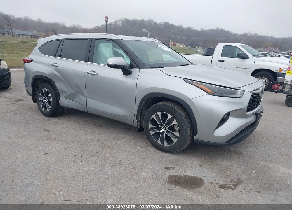 2022 TOYOTA HIGHLANDER XLE VIN: 5TDGZRBH3NS162527