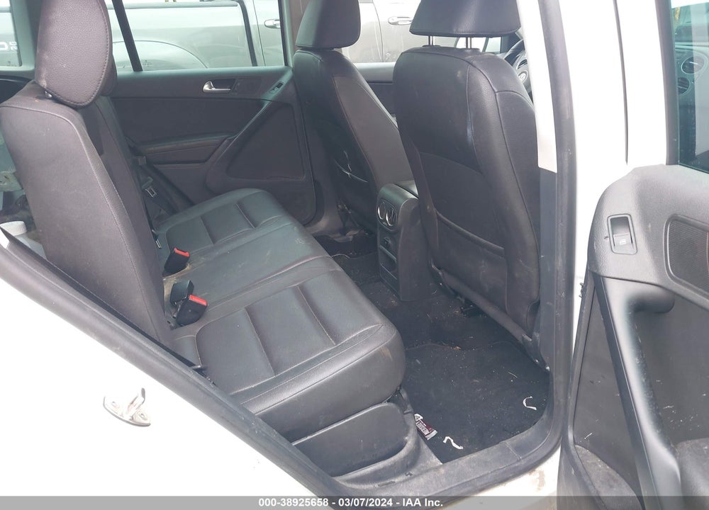 2015 VOLKSWAGEN TIGUAN SE VIN: WVGBV7AX5FW516693