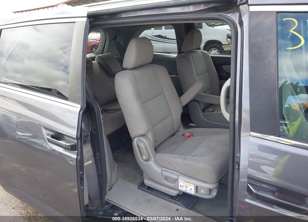 2015 HONDA ODYSSEY LX VIN: 5FNRL5H20FB066303