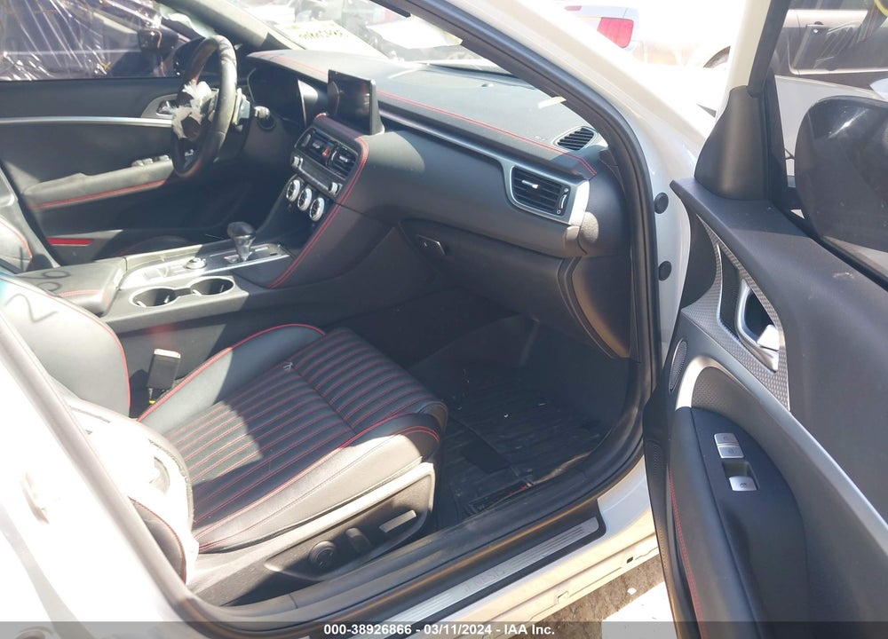 2022 GENESIS G70 3.3T AWD VIN: KMTG54TE3NU092091