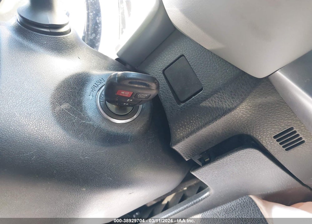 2016 TOYOTA RAV4 XLE VIN: JTMWFREV1GJ089986