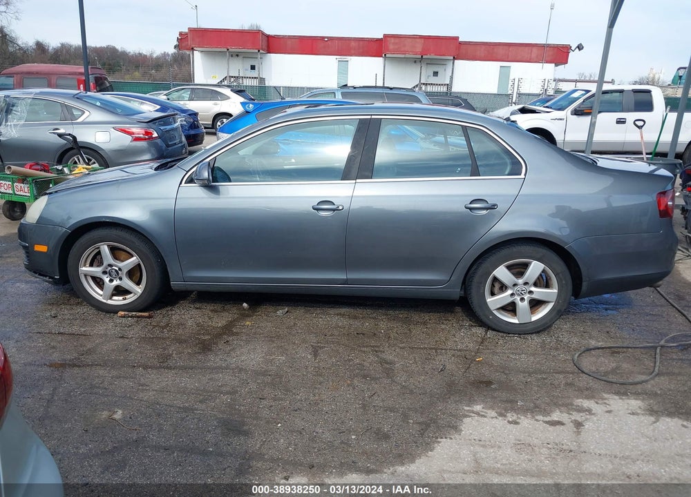 2008 VOLKSWAGEN JETTA SE/SEL VIN: 3VWRM71K28M106279