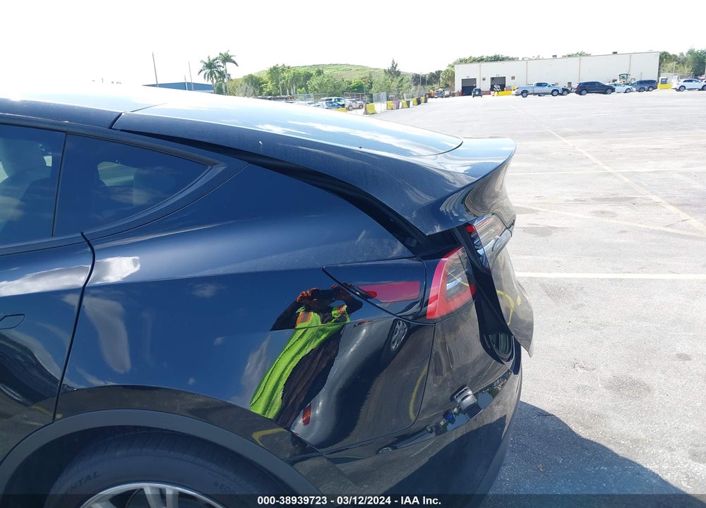 2021 TESLA MODEL Y STANDARD RANGE REAR-WHEEL DRIVE VIN: 5YJYGDED2MF103963