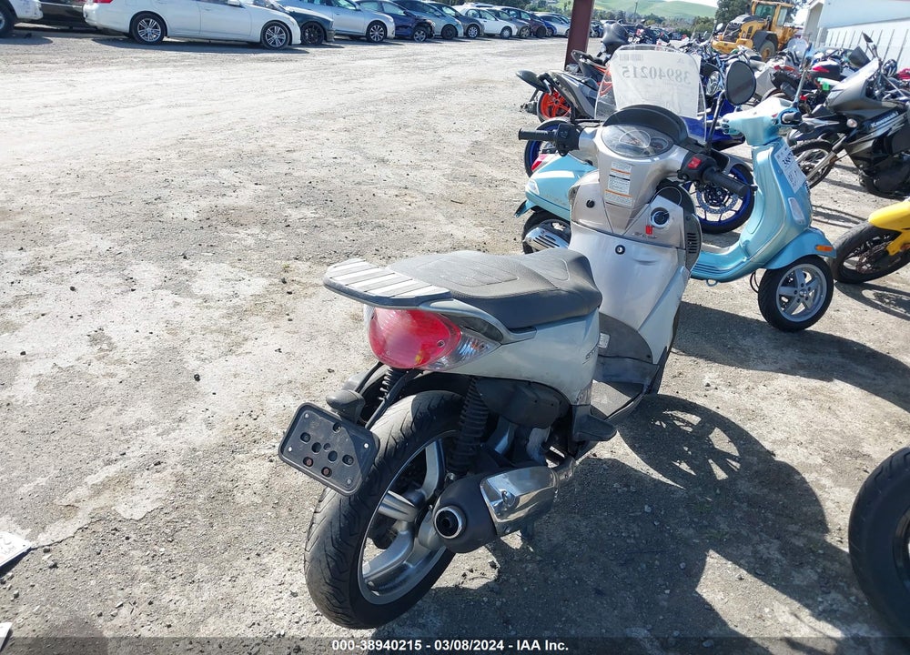 2009 APRILIA SCARABEO 200 VIN: ZD4RBC00X9J001011