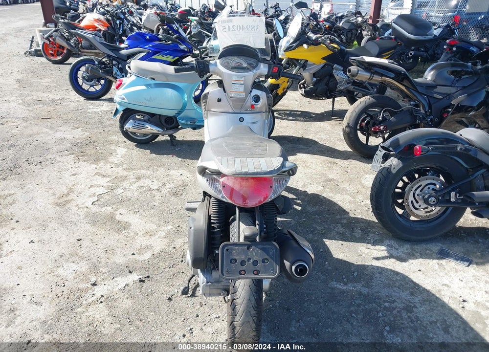 2009 APRILIA SCARABEO 200 VIN: ZD4RBC00X9J001011