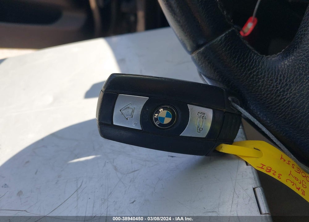 2008 BMW 328I VIN: WBAVA33568K053195