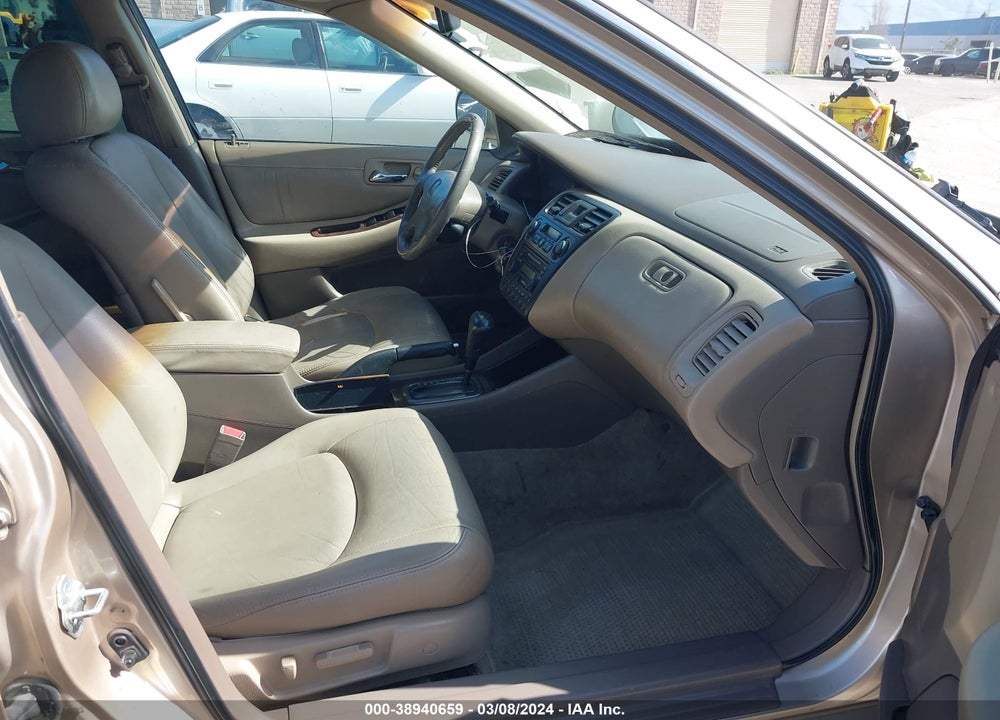 2001 HONDA ACCORD 3.0 EX VIN: 1HGCG16581A018809