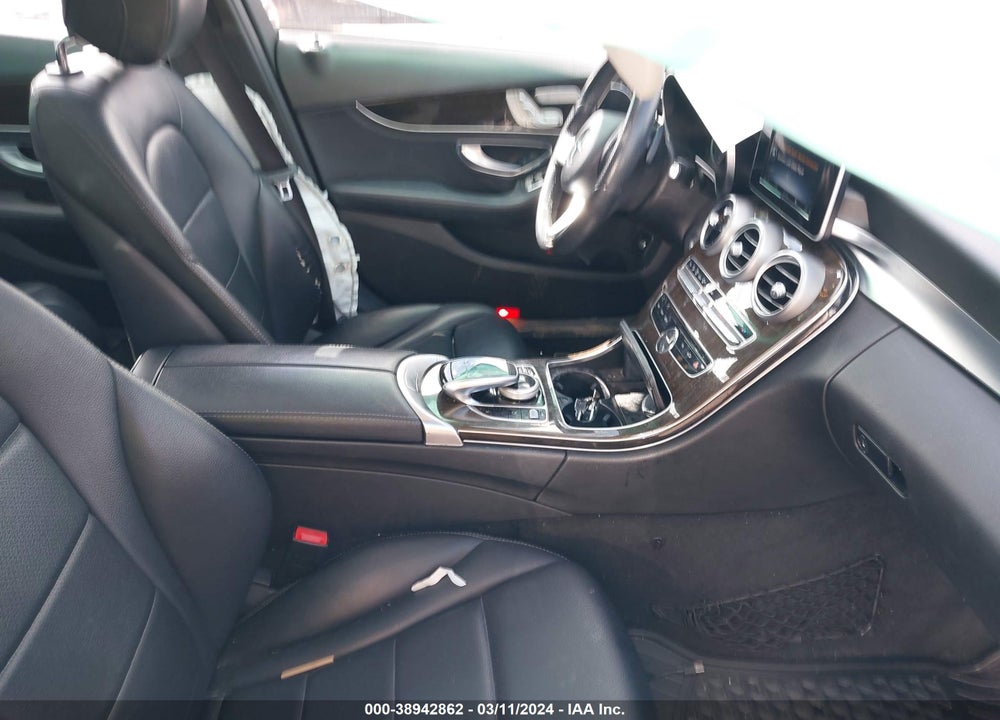 2016 MERCEDES-BENZ C 300 4MATIC/LUXURY 4MATIC/SPORT 4MATIC VIN: WDDWF4KB8GR147354