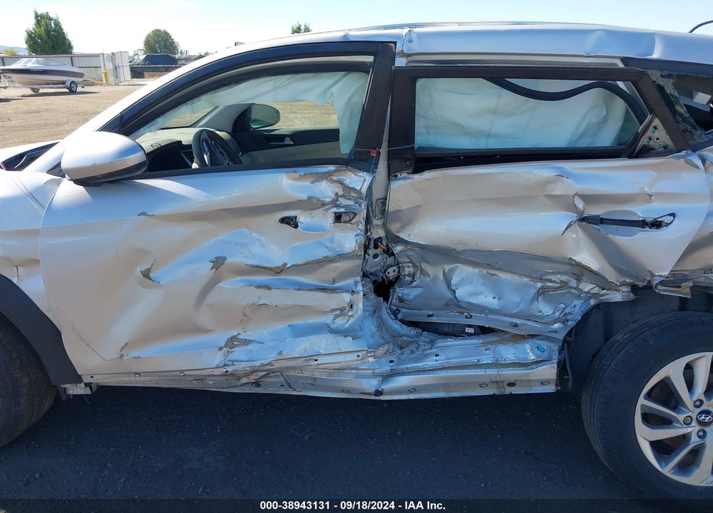 2018 HYUNDAI TUCSON SE VIN: KM8J2CA47JU717504
