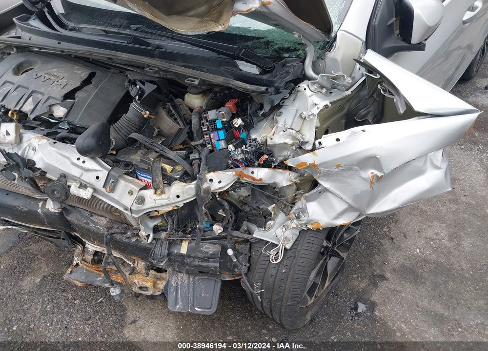 2019 TOYOTA COROLLA LE VIN: 2T1BURHE3KC171674