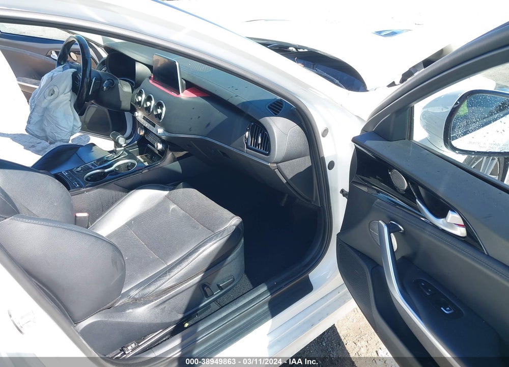 2018 KIA STINGER VIN: KNAE25LA1J6033425