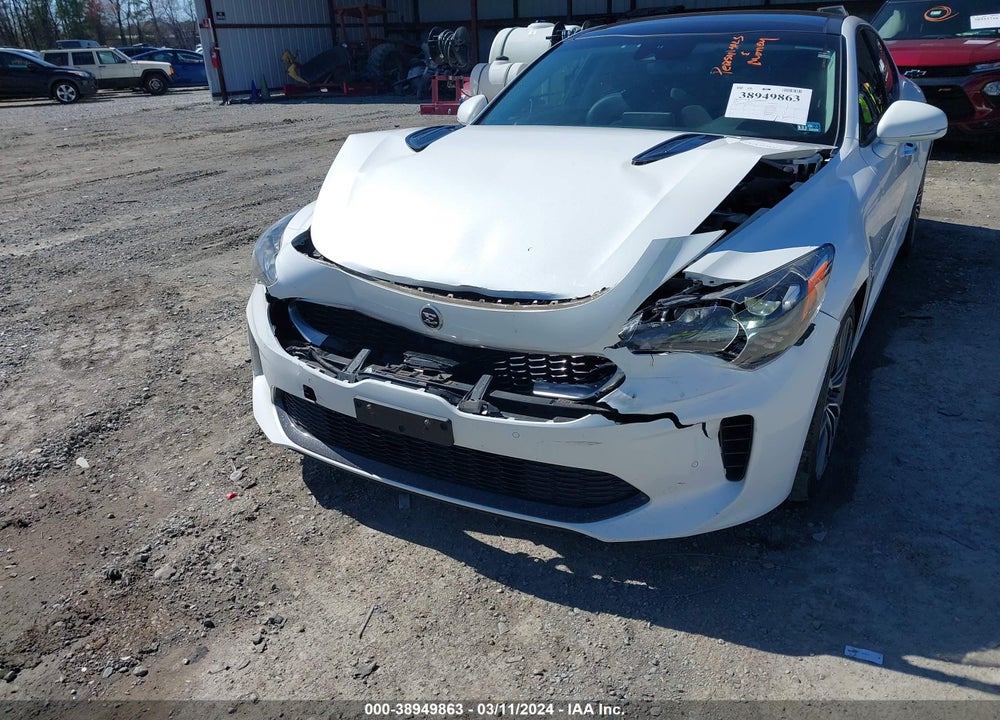 2018 KIA STINGER VIN: KNAE25LA1J6033425