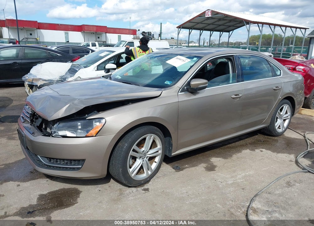 2015 VOLKSWAGEN PASSAT 2.0L TDI SE VIN: 1VWBV7A38FC015667