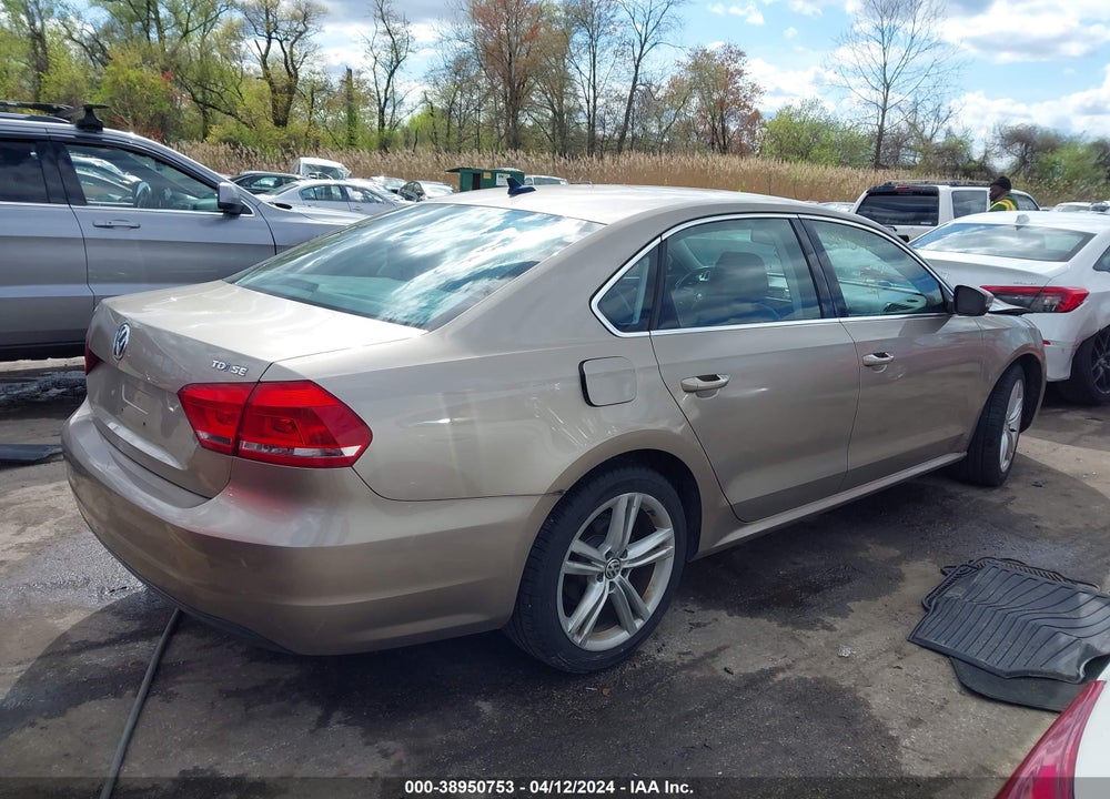 2015 VOLKSWAGEN PASSAT 2.0L TDI SE VIN: 1VWBV7A38FC015667